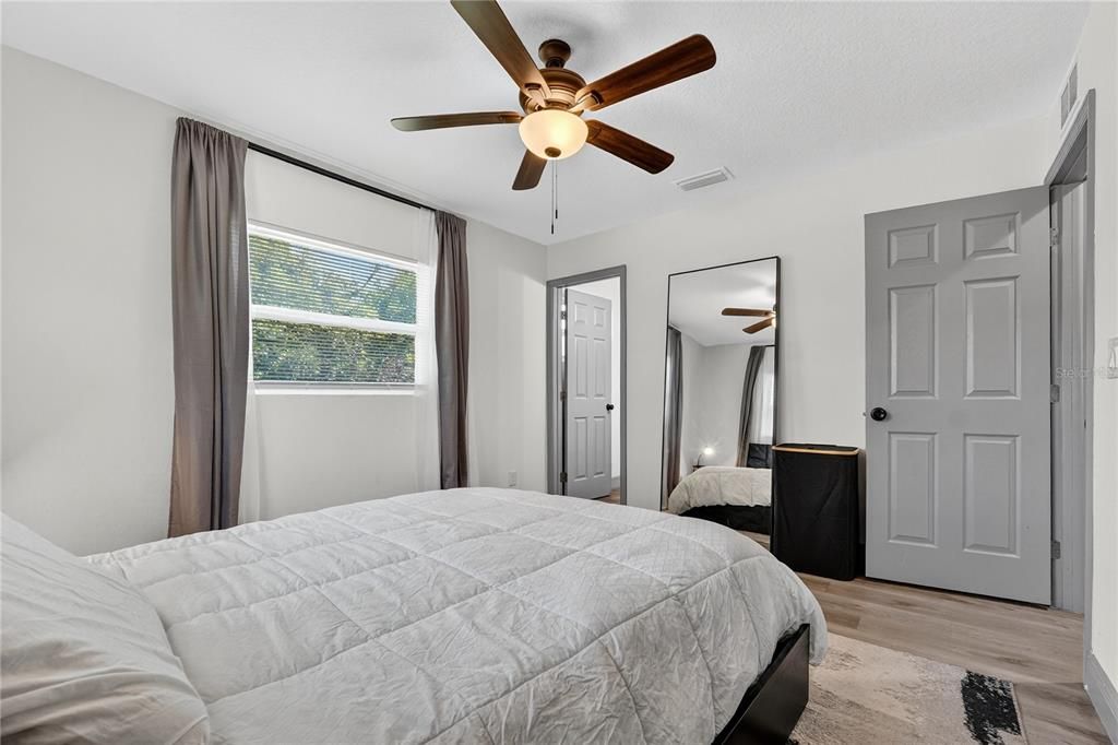 For Sale: $350,000 (4 beds, 2 baths, 1258 Square Feet)