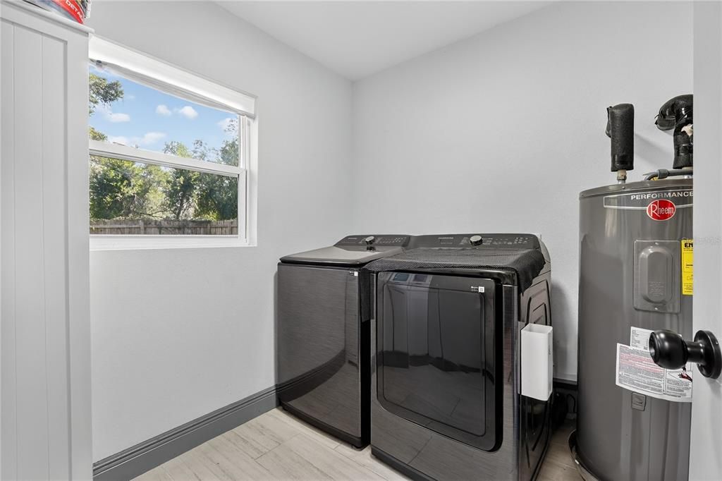 For Sale: $350,000 (4 beds, 2 baths, 1258 Square Feet)