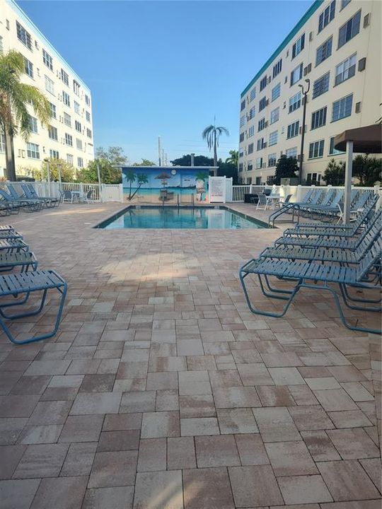 For Sale: $165,000 (1 beds, 1 baths, 815 Square Feet)