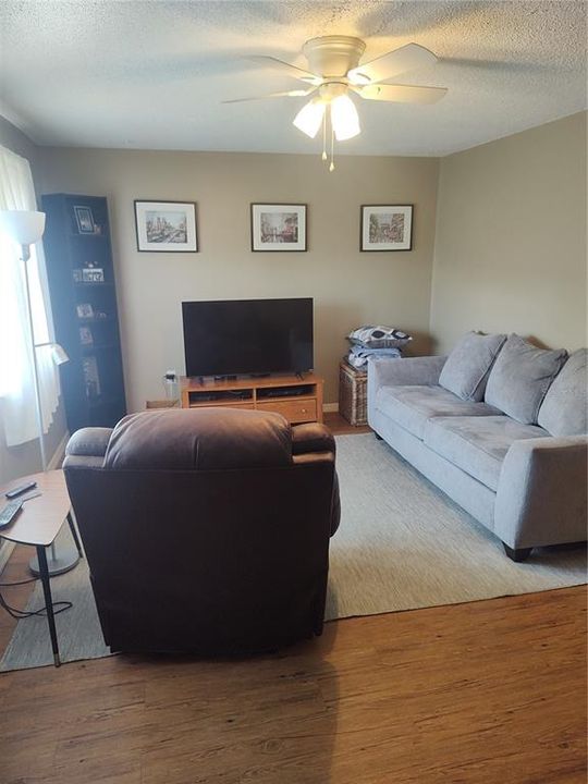 For Sale: $165,000 (1 beds, 1 baths, 815 Square Feet)
