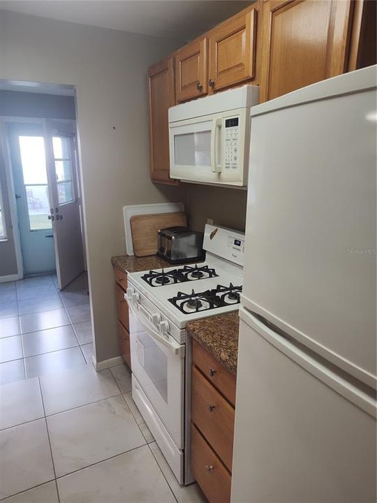 For Sale: $165,000 (1 beds, 1 baths, 815 Square Feet)