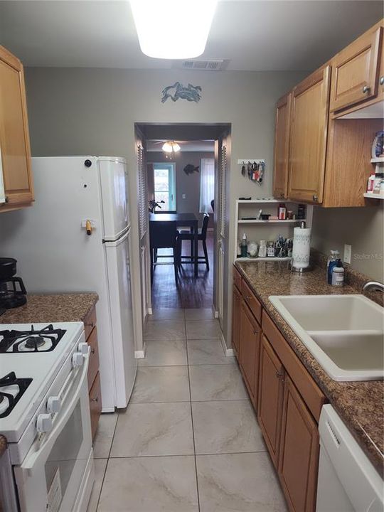 For Sale: $165,000 (1 beds, 1 baths, 815 Square Feet)