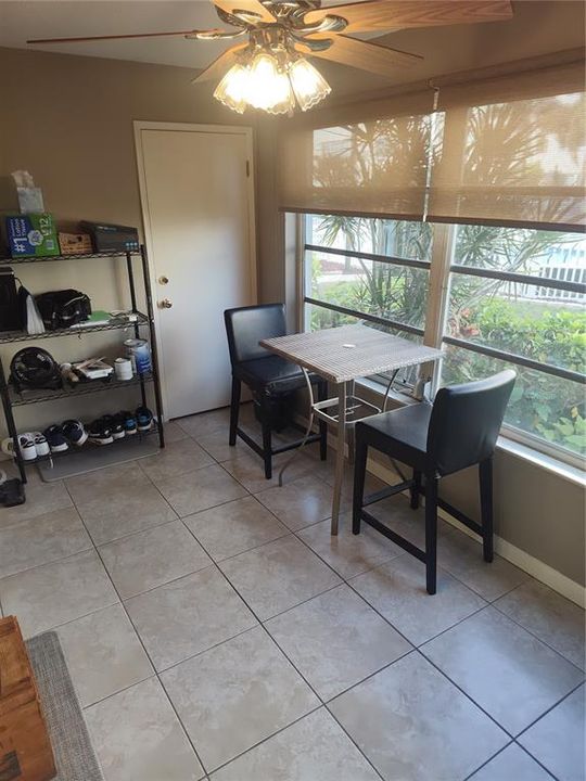 For Sale: $165,000 (1 beds, 1 baths, 815 Square Feet)