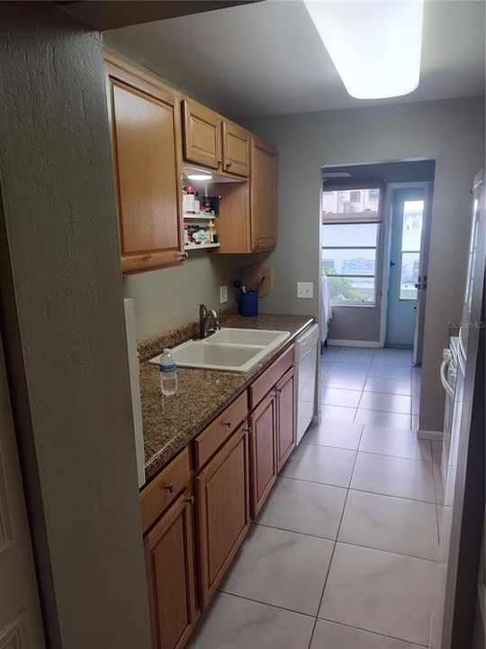 For Sale: $165,000 (1 beds, 1 baths, 815 Square Feet)