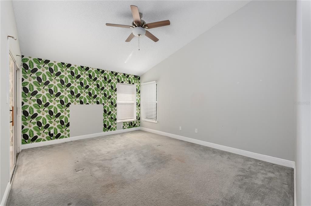 合同活跃: $500,000 (4 贝兹, 2 浴室, 2083 平方英尺)