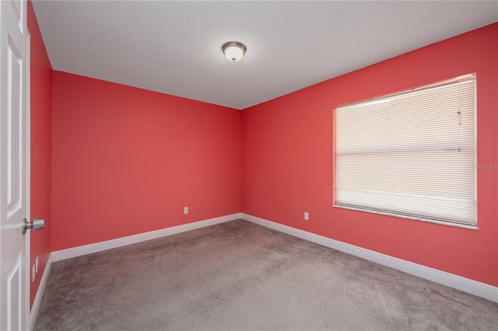 合同活跃: $500,000 (4 贝兹, 2 浴室, 2083 平方英尺)