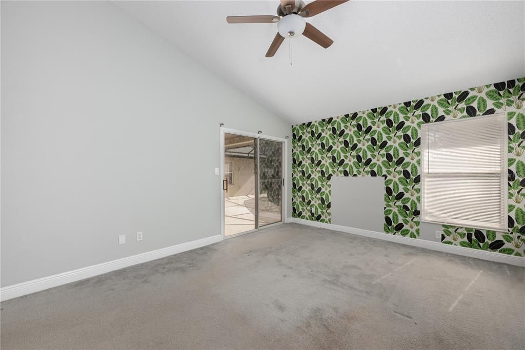 合同活跃: $500,000 (4 贝兹, 2 浴室, 2083 平方英尺)