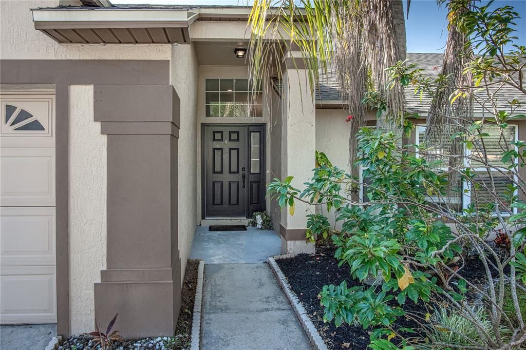 合同活跃: $500,000 (4 贝兹, 2 浴室, 2083 平方英尺)