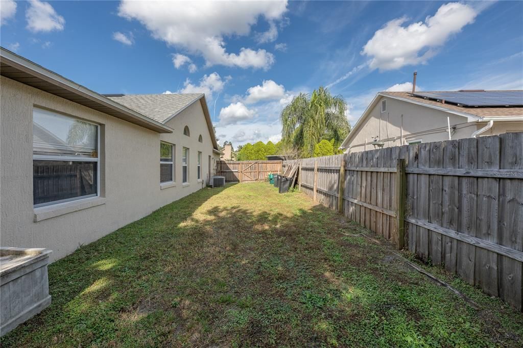 合同活跃: $500,000 (4 贝兹, 2 浴室, 2083 平方英尺)