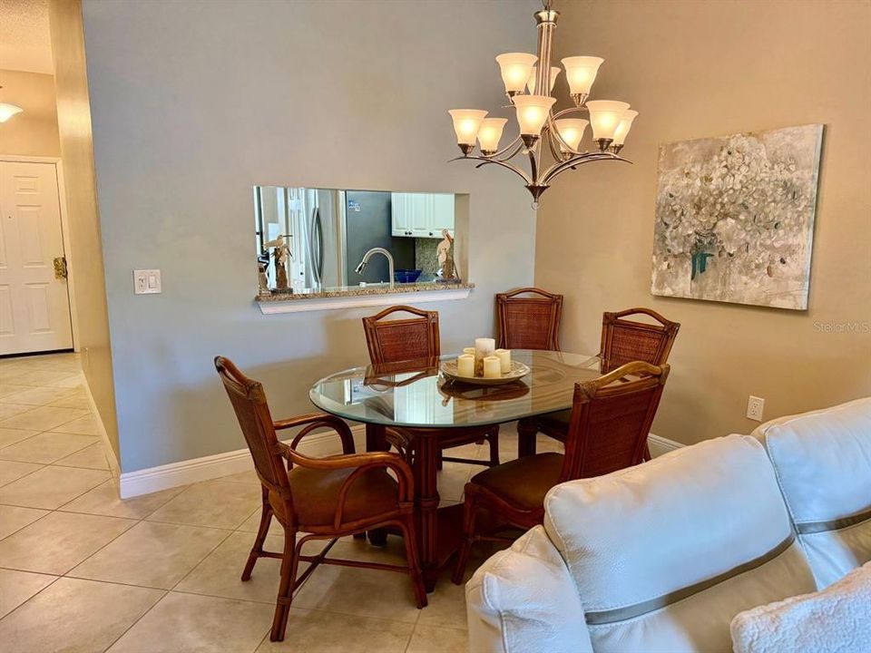 На продажу: $279,900 (2 спален, 2 ванн, 1174 Квадратных фут)