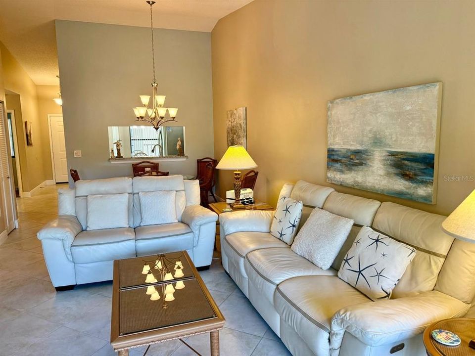 На продажу: $279,900 (2 спален, 2 ванн, 1174 Квадратных фут)