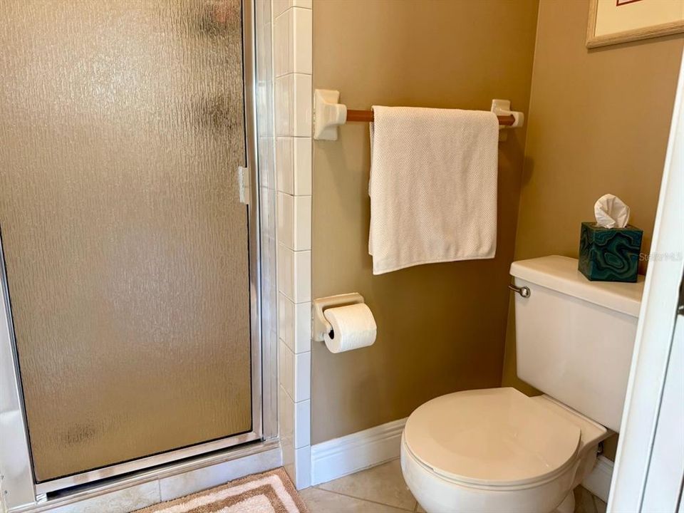 На продажу: $279,900 (2 спален, 2 ванн, 1174 Квадратных фут)