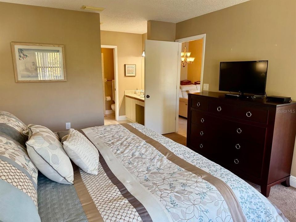 На продажу: $279,900 (2 спален, 2 ванн, 1174 Квадратных фут)