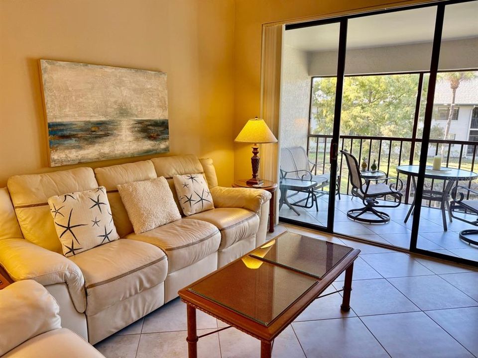 На продажу: $279,900 (2 спален, 2 ванн, 1174 Квадратных фут)