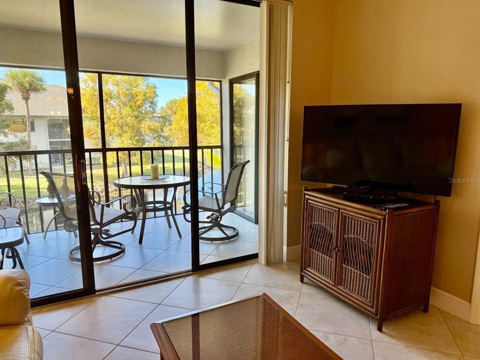 На продажу: $279,900 (2 спален, 2 ванн, 1174 Квадратных фут)