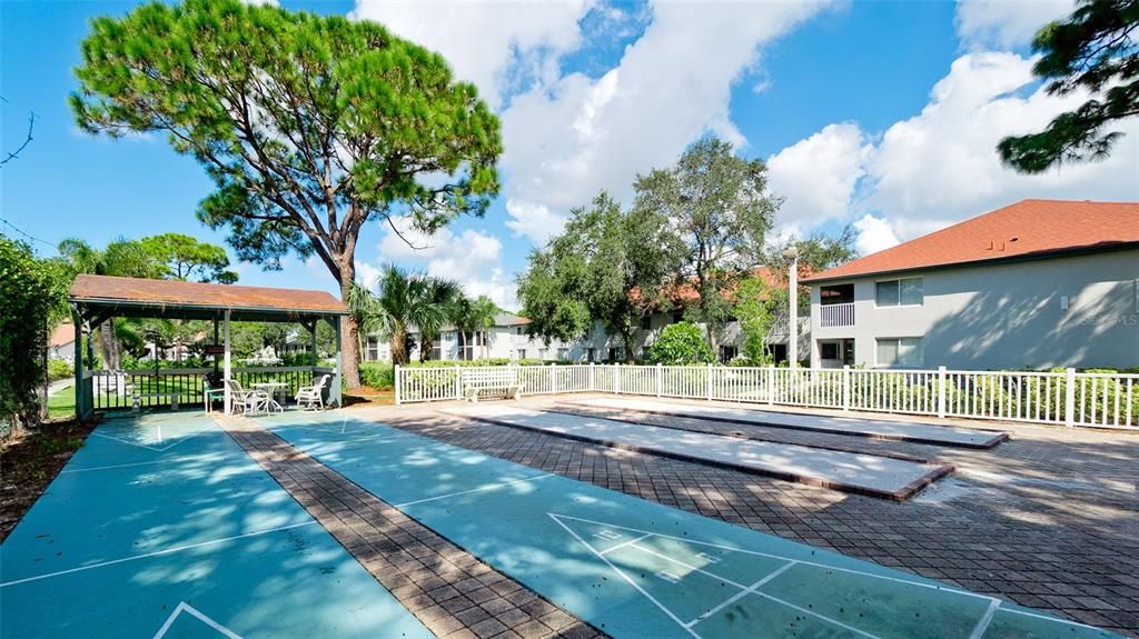 На продажу: $279,900 (2 спален, 2 ванн, 1174 Квадратных фут)