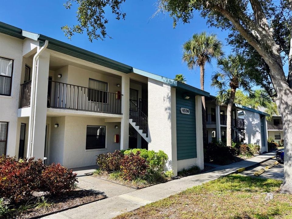 На продажу: $279,900 (2 спален, 2 ванн, 1174 Квадратных фут)