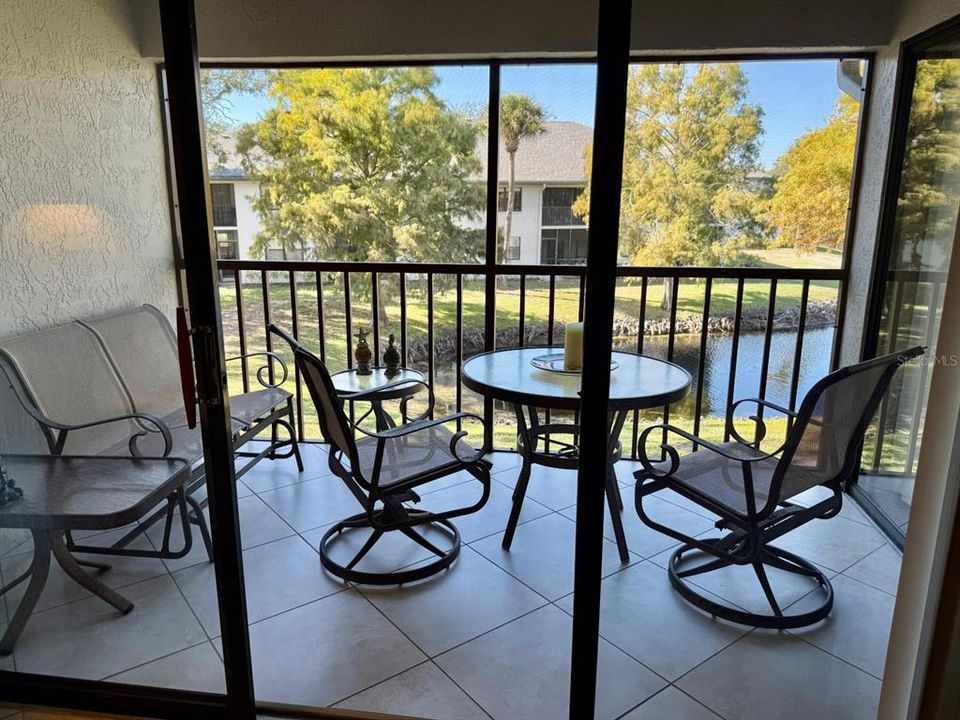 На продажу: $279,900 (2 спален, 2 ванн, 1174 Квадратных фут)