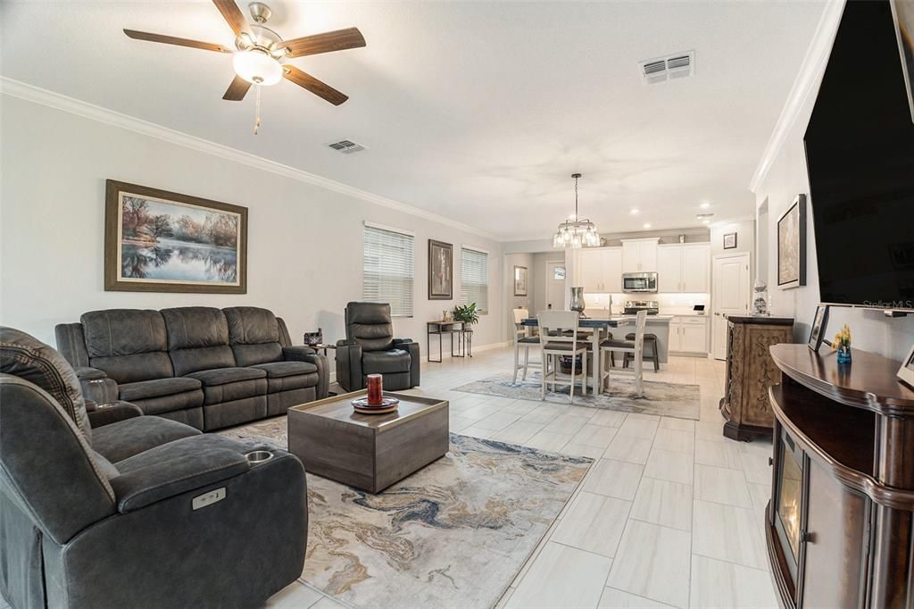 For Sale: $369,900 (2 beds, 2 baths, 1761 Square Feet)