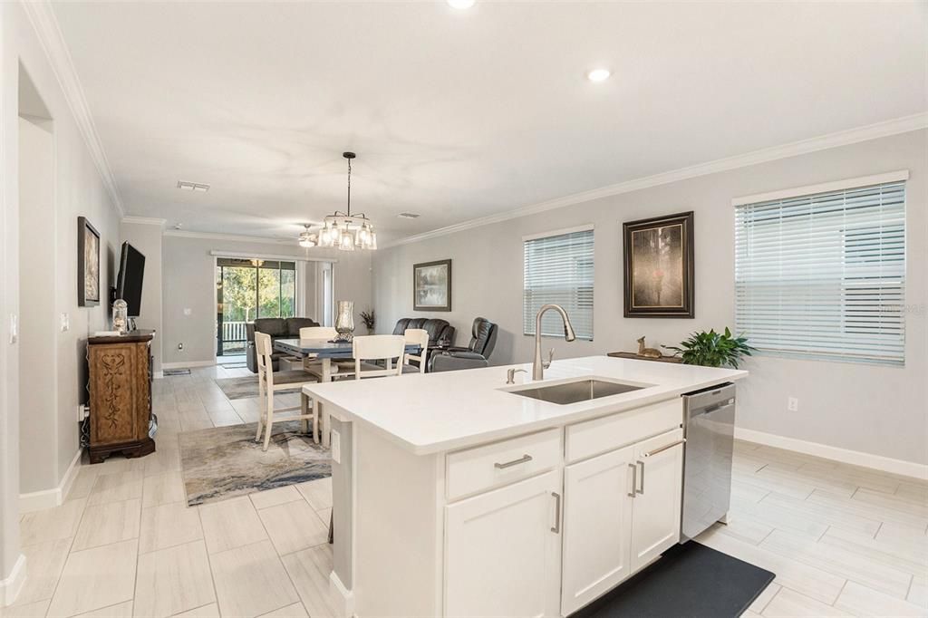 For Sale: $369,900 (2 beds, 2 baths, 1761 Square Feet)