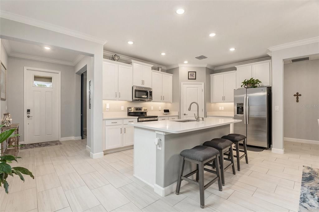 For Sale: $369,900 (2 beds, 2 baths, 1761 Square Feet)