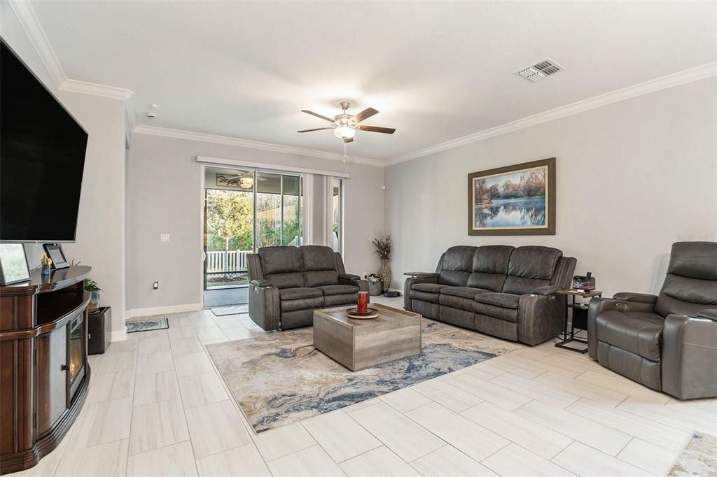 For Sale: $369,900 (2 beds, 2 baths, 1761 Square Feet)