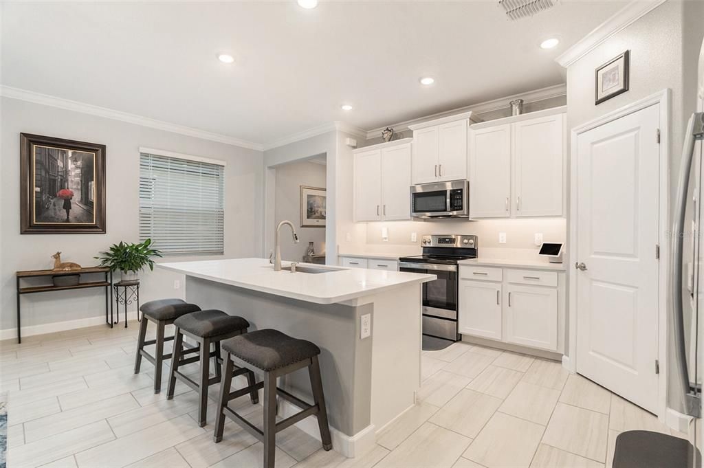 For Sale: $369,900 (2 beds, 2 baths, 1761 Square Feet)