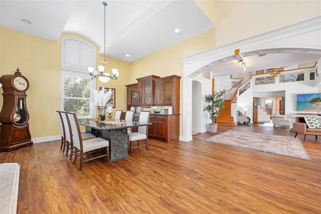 На продажу: $2,490,000 (5 спален, 4 ванн, 4777 Квадратных фут)