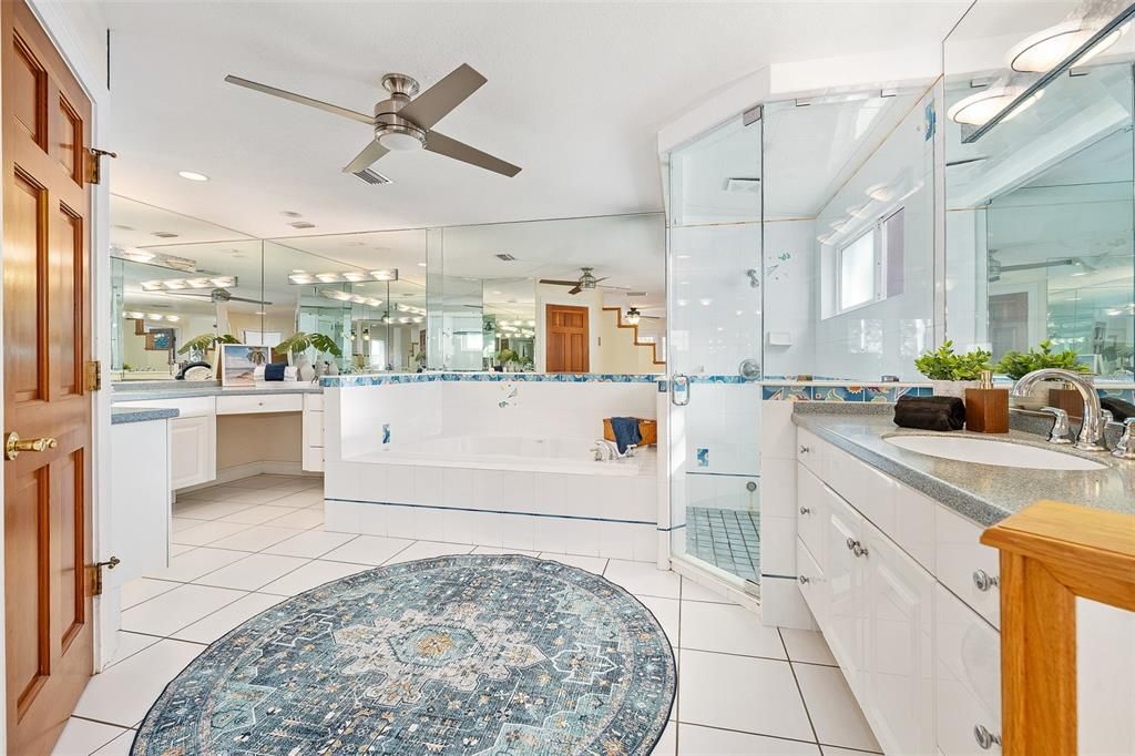 На продажу: $2,490,000 (5 спален, 4 ванн, 4777 Квадратных фут)