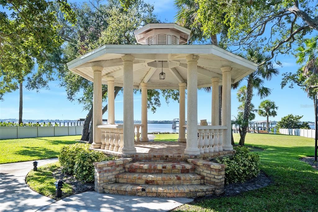 На продажу: $2,490,000 (5 спален, 4 ванн, 4777 Квадратных фут)