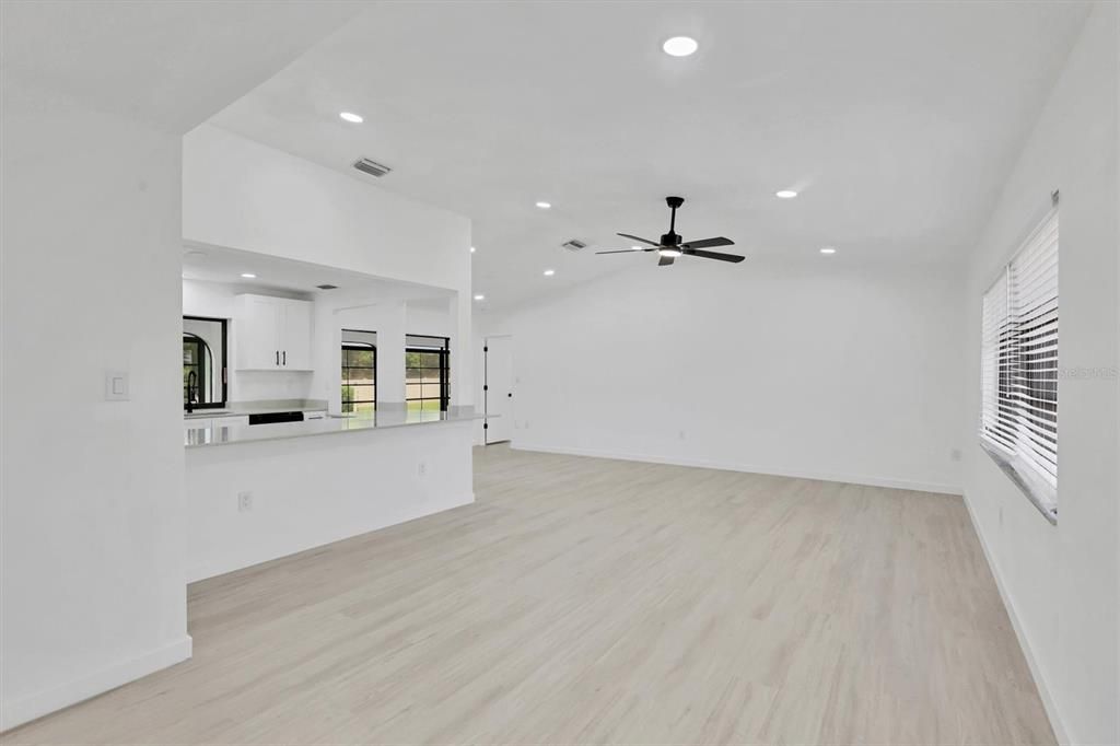 For Rent: $1,900 (3 beds, 2 baths, 1761 Square Feet)