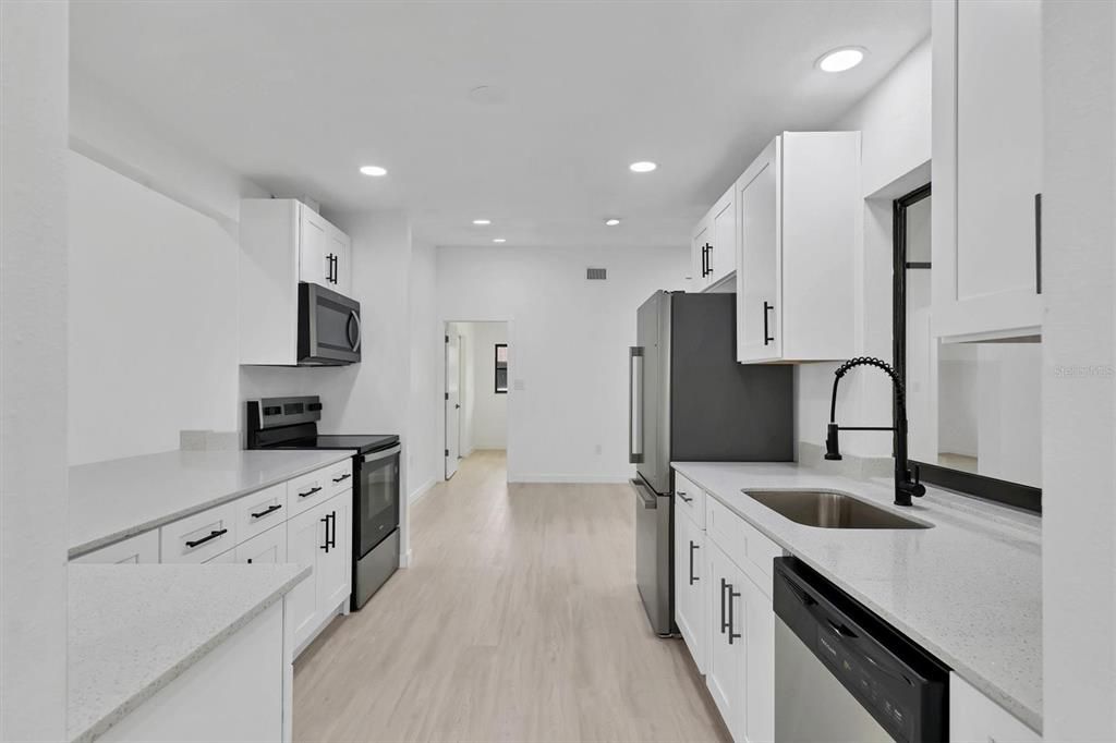 For Rent: $1,900 (3 beds, 2 baths, 1761 Square Feet)