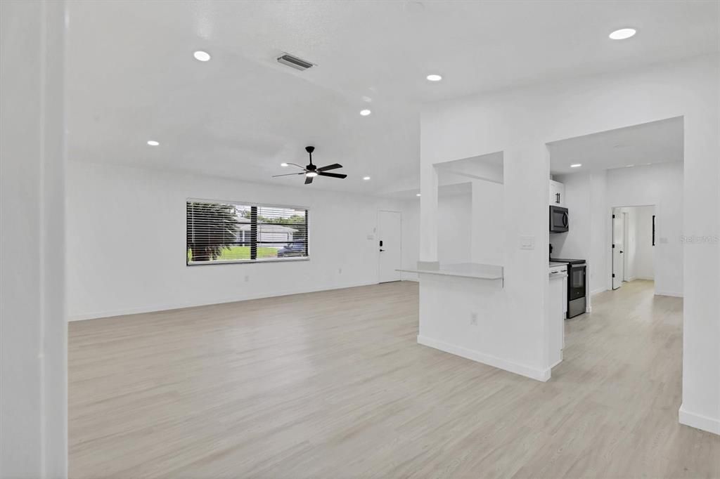 For Rent: $1,900 (3 beds, 2 baths, 1761 Square Feet)