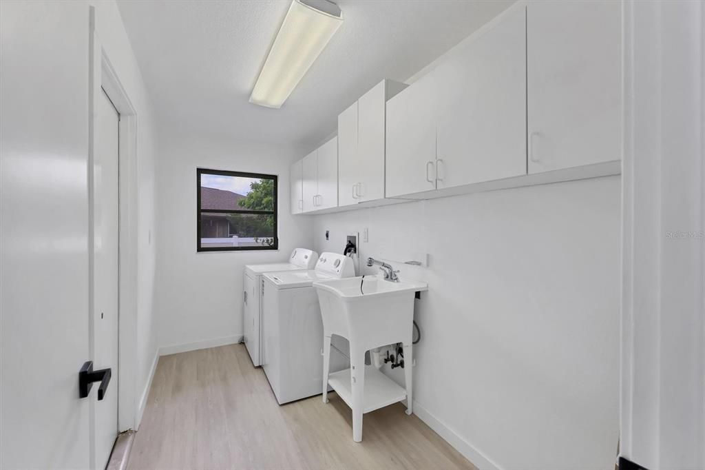 For Rent: $1,900 (3 beds, 2 baths, 1761 Square Feet)