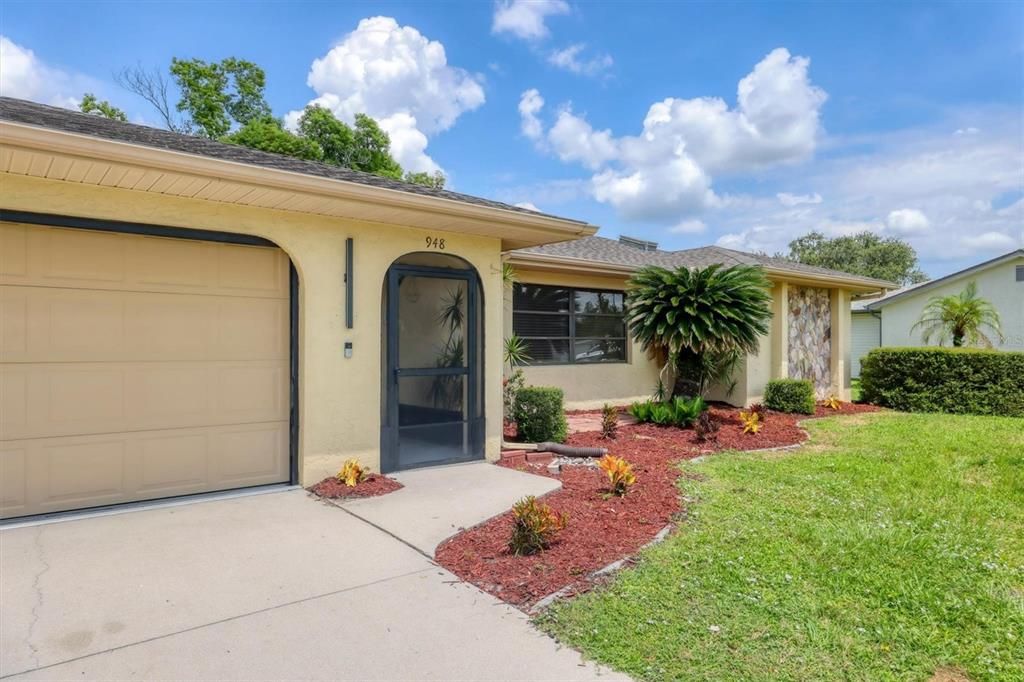 For Rent: $1,900 (3 beds, 2 baths, 1761 Square Feet)