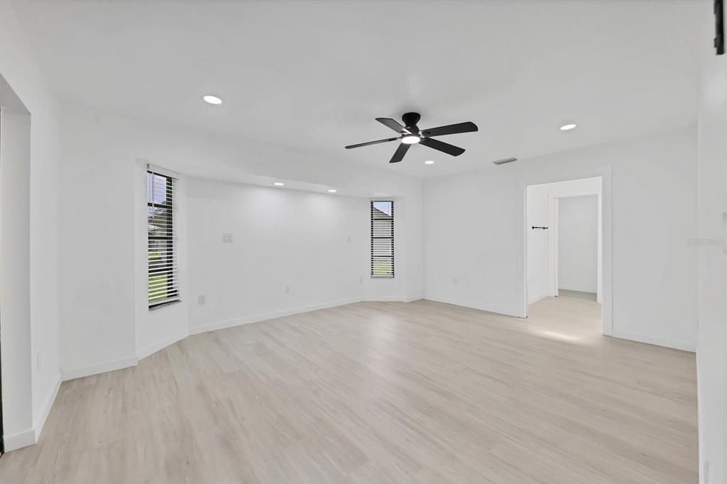 For Rent: $1,900 (3 beds, 2 baths, 1761 Square Feet)