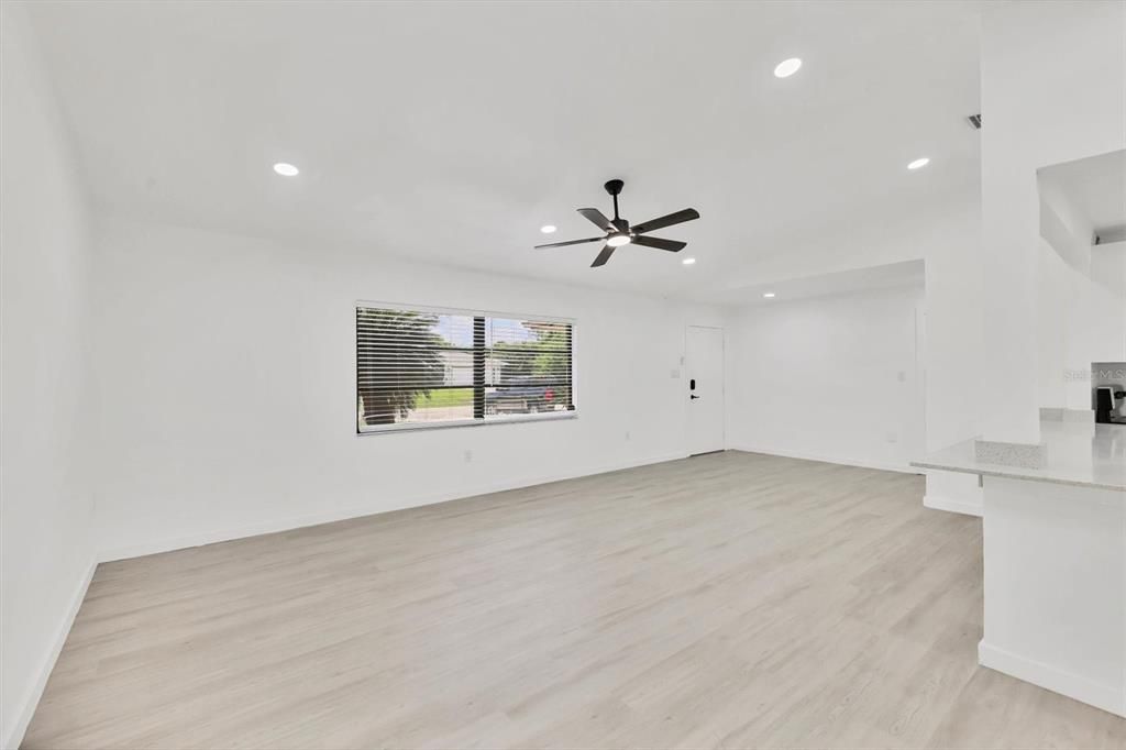 For Rent: $1,900 (3 beds, 2 baths, 1761 Square Feet)