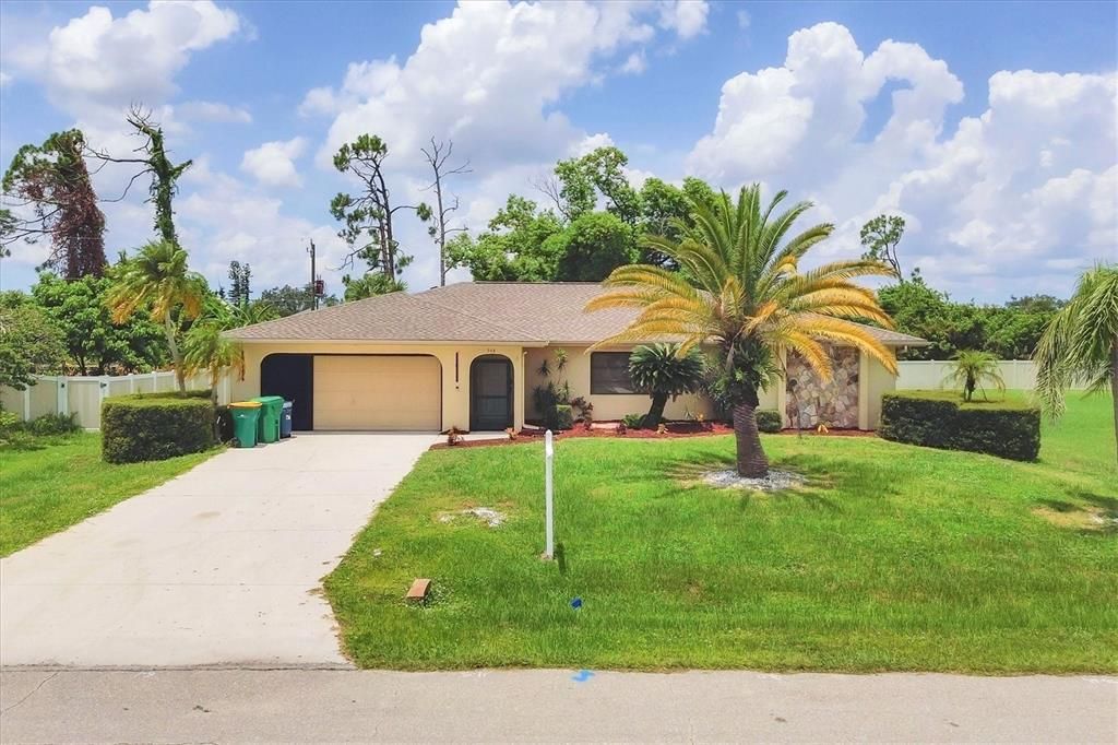 For Rent: $1,900 (3 beds, 2 baths, 1761 Square Feet)