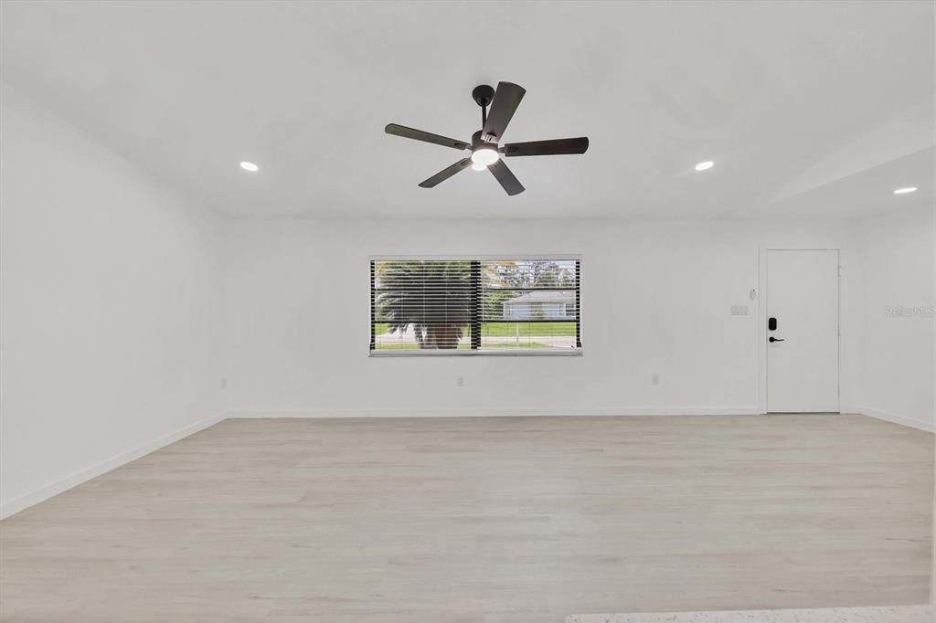 For Rent: $1,900 (3 beds, 2 baths, 1761 Square Feet)