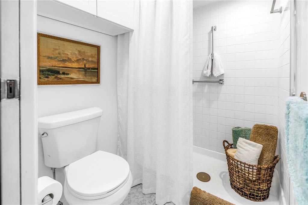 Active With Contract: $244,000 (2 beds, 2 baths, 940 Square Feet)