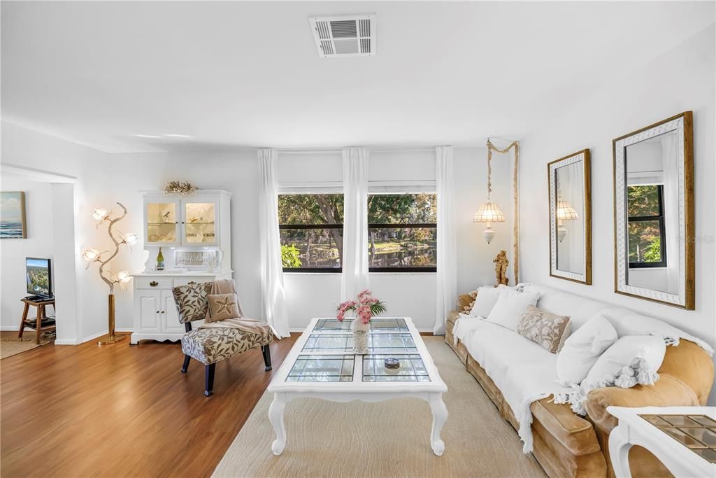 Active With Contract: $244,000 (2 beds, 2 baths, 940 Square Feet)