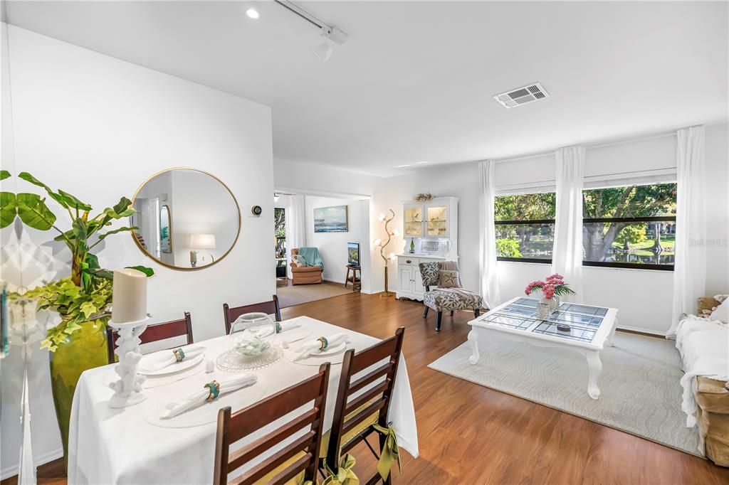 Active With Contract: $244,000 (2 beds, 2 baths, 940 Square Feet)