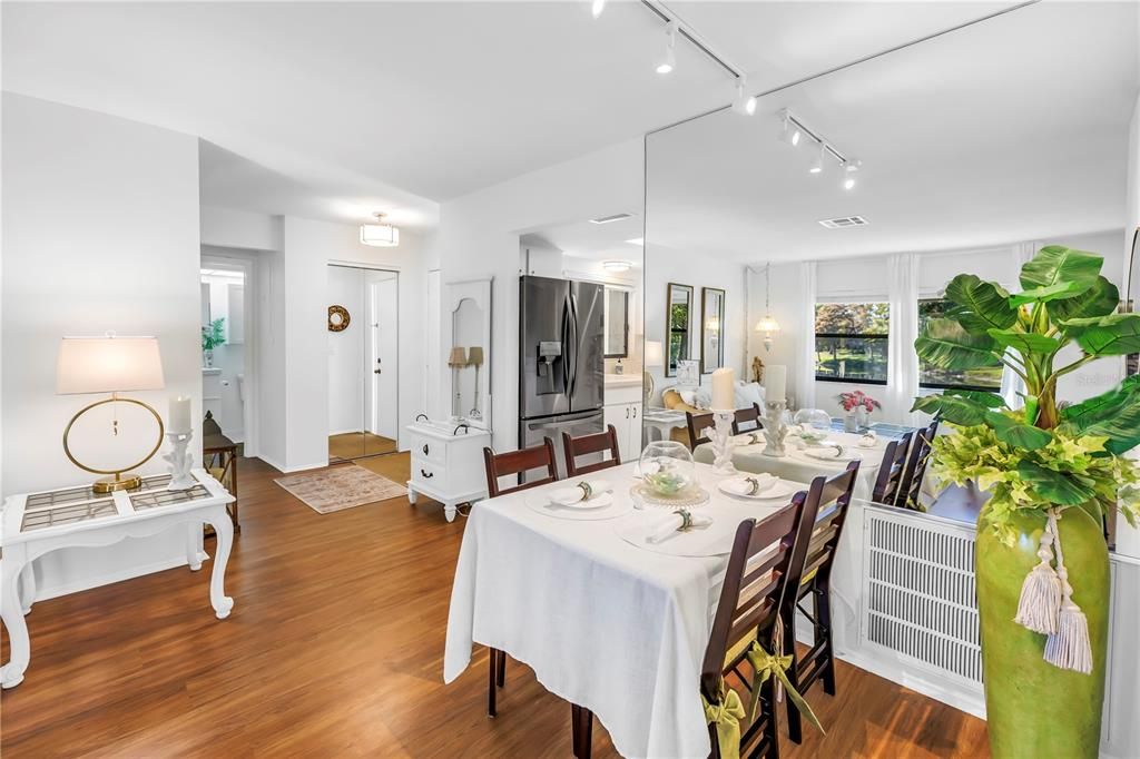 Active With Contract: $244,000 (2 beds, 2 baths, 940 Square Feet)