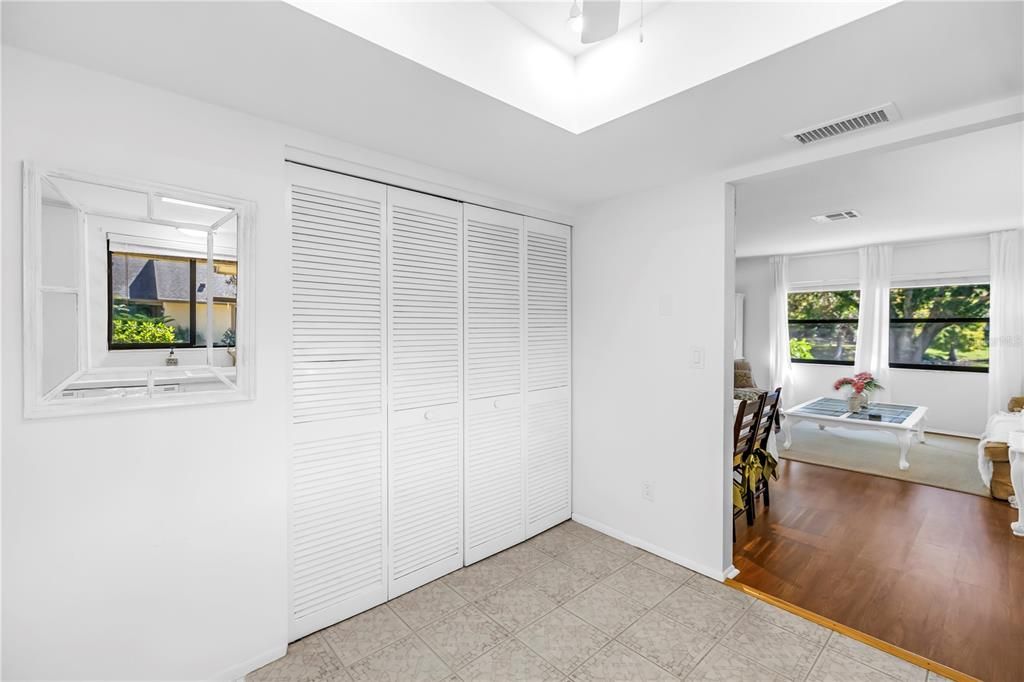 Active With Contract: $244,000 (2 beds, 2 baths, 940 Square Feet)