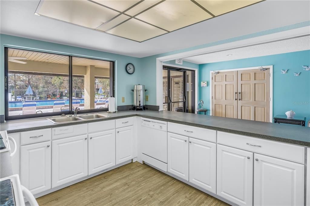 Active With Contract: $244,000 (2 beds, 2 baths, 940 Square Feet)