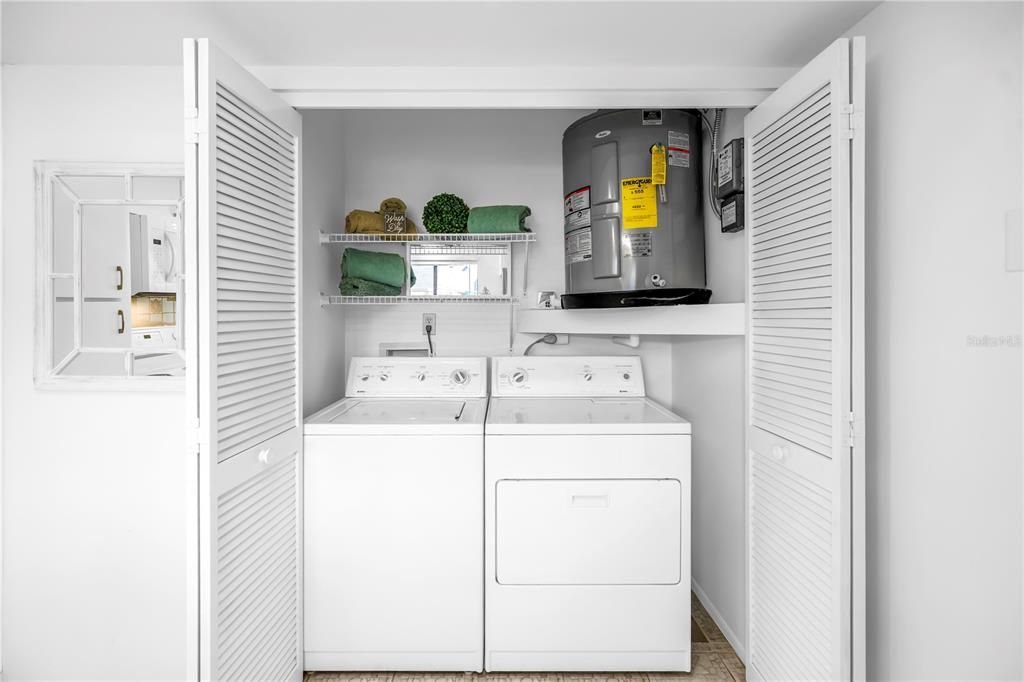 Active With Contract: $244,000 (2 beds, 2 baths, 940 Square Feet)