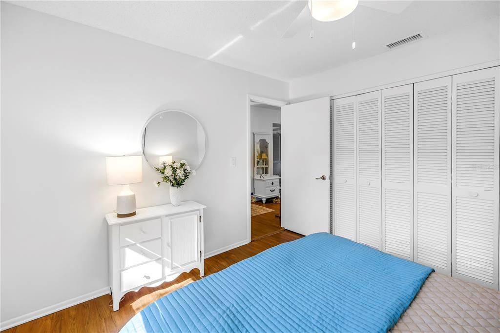 Active With Contract: $244,000 (2 beds, 2 baths, 940 Square Feet)