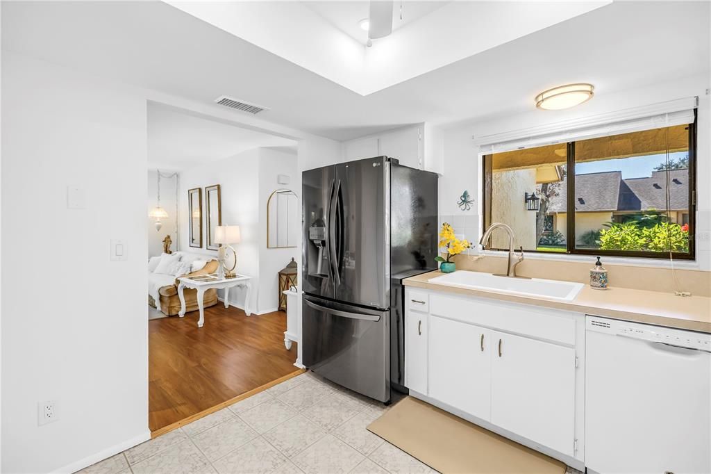 Active With Contract: $244,000 (2 beds, 2 baths, 940 Square Feet)