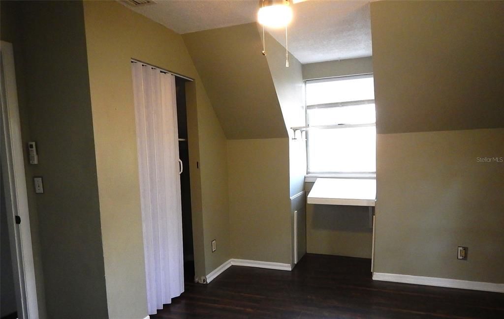 合同活跃: $179,000 (3 贝兹, 2 浴室, 1262 平方英尺)