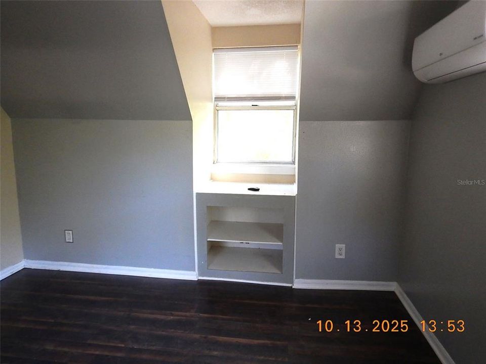 合同活跃: $179,000 (3 贝兹, 2 浴室, 1262 平方英尺)